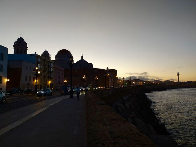 Cádiz silhuette at sunrise. Photo © Karethe Linaae